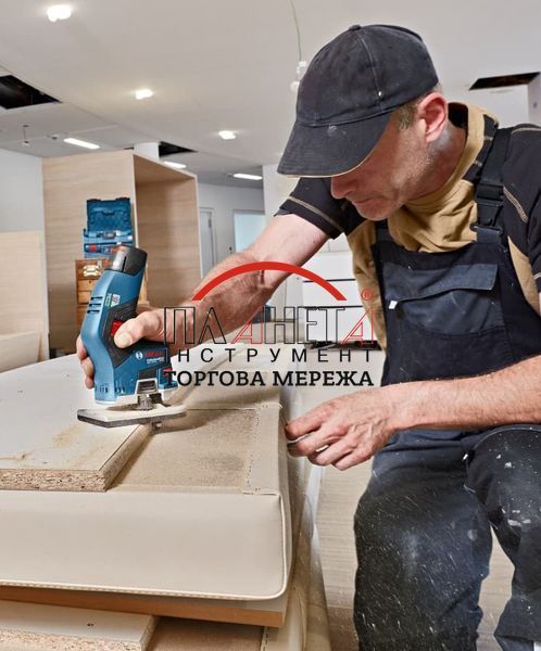 Акумуляторний кромочний фрезер Bosch GKF 12V-8 2 х 3 Ач 06016B0000 фото