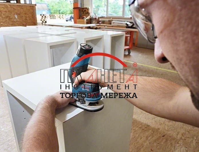 Акумуляторний кромочний фрезер Bosch GKF 12V-8 2 х 3 Ач 06016B0000 фото