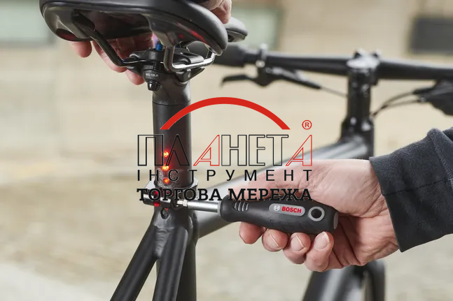 Набір 18V-SET акумуляторний комбінований Bosch Professional, складається з шурупокрута GSR 18V-45, перфоратора GBH 18V-22, набора АС 45 штук біт,  трьох штук SDS-plus свердл &Oslash; 6,8,10x115mm, двох акб GBA 4.0Ah, зарядного GAL 18V-40, сумка для інструментів  0615V0003D фото