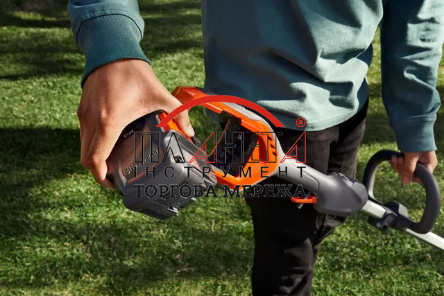 Травокосарка Husqvarna 220iR KIT (АКБ+ЗП) (9707544-02) 9707544-02 фото
