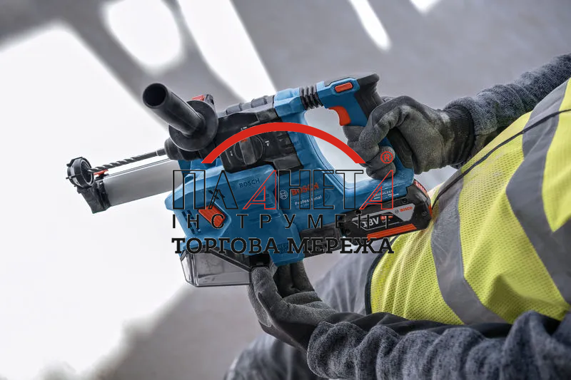 Набір 18V-SET акумуляторний комбінований Bosch Professional, складається з шурупокрута GSR 18V-45, болгарки GWS 18V-8, перфоратора GBH 18V-22, трьох акб GBA 18V 4.0Ah, зарядного GAL 18V-40, сумки M-BAG (0615A5007L) 0615A5007L фото