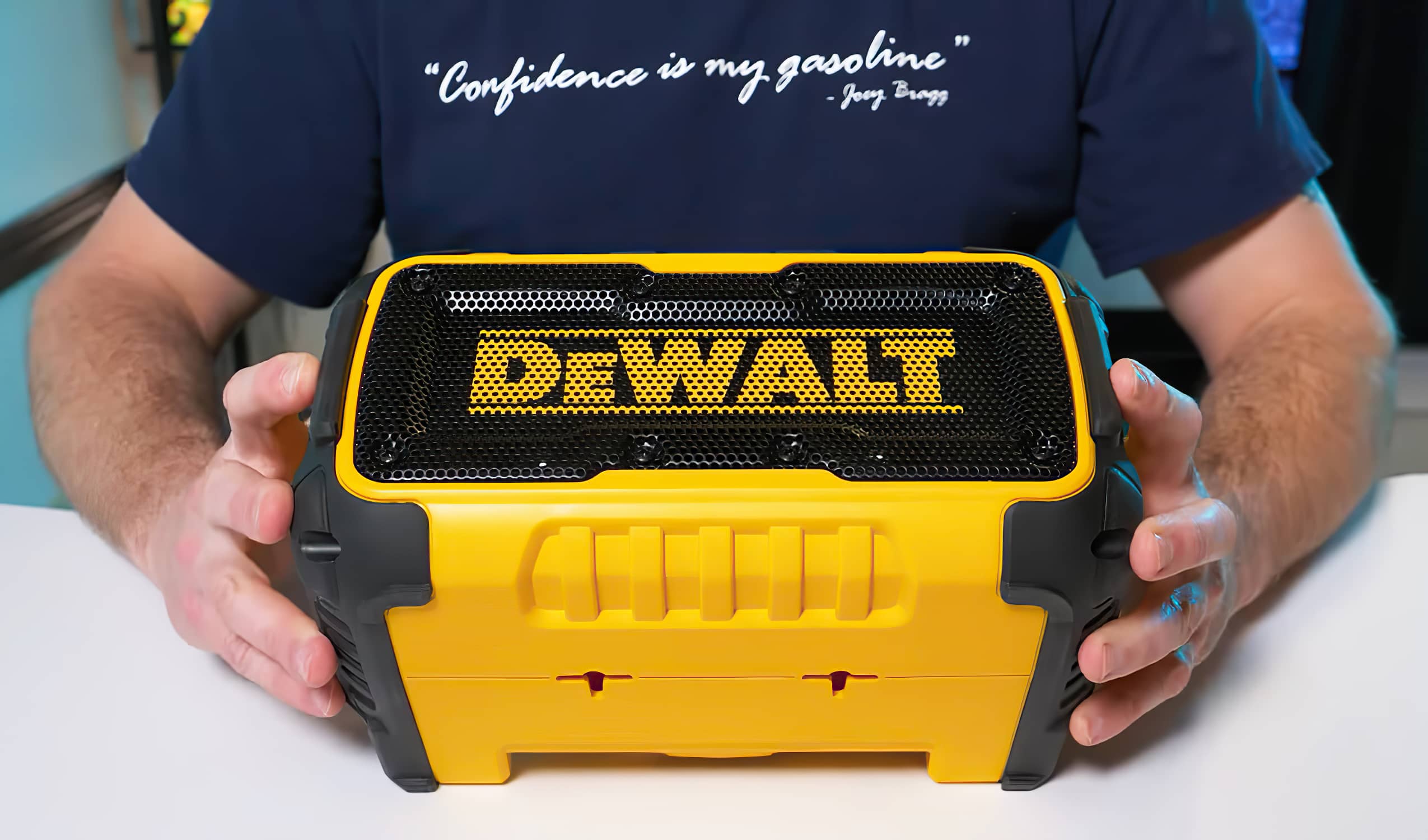 Колонка портативная аккумуляторная Bluetooth DeWALT DCR011 Код товара DCR011 Планета инструмент