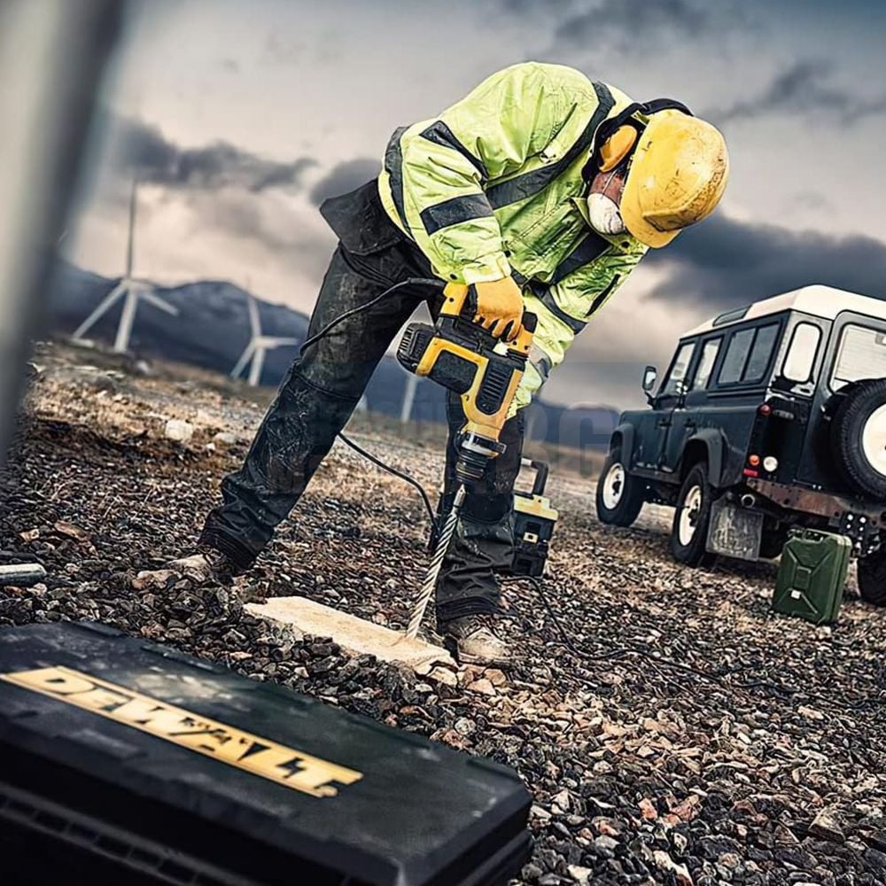 Купить перфоратор сетевой sds-plus dewalt d25417kt с набором Код товара D25413K цена и характеристики в интернет магазине Планета инструмент Перфоратор сетевой SDS-Plus DeWALT D25417KT с набором Код товара D25413K Планета инструмент